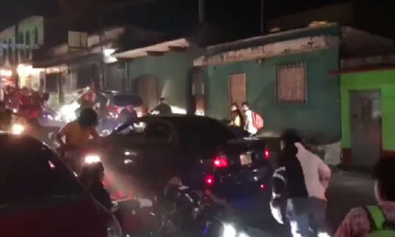 Momento en que un grupo de motoristas es arrollado por un vehículo (Video)