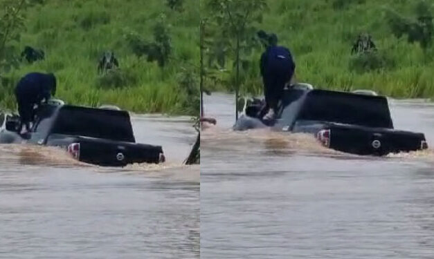 Momento en que mujer es arrastrada junto a su vehículo por un río en Morales (Video)