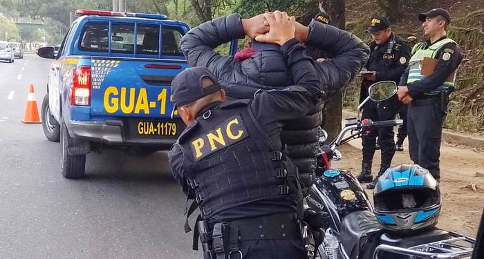 Capturan al policía que extorsionaba y usaba la cuenta bancaria de su hijo