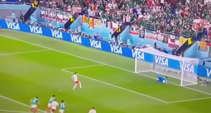 Así fue el momento de la monumental atajada de Memo Ochoa ante Polonia