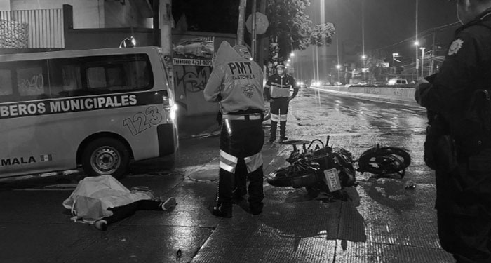 Familia que viajaban a bordo de una motocicleta fue arrollada y el culpable se da a la fuga