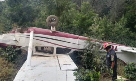 ¡URGENTE! Avioneta se desploma en una finca en Antigua Guatemala (Video)