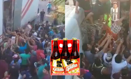 Tráiler cargado con cerveza vuelca y pobladores aprovechan para robar (VIDEO)