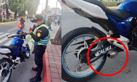 Multan a motorista por producir ruidos estridentes y usuarios lo celebran