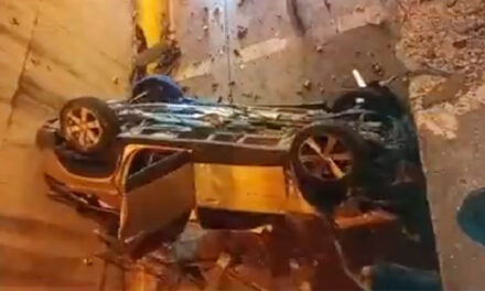 Conductor en estado de ebriedad cayó en paso a desnivel los Próceres y abandona el carro (Video)