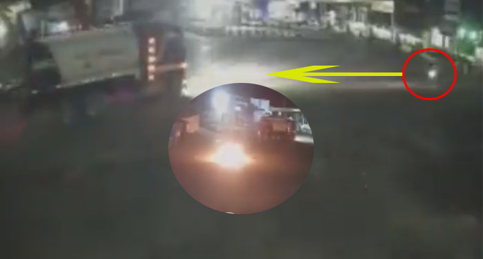 Momento en que motoristas impactan con un camión y prenden en llamas (Video)