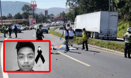 Familiar abandona a su primo luego de que cayera de la moto y fuera arrollado por un tráiler