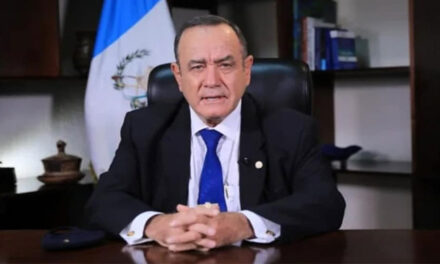 MP investiga denuncia de extorsión de video íntimo que involucra al presidente Giammattei