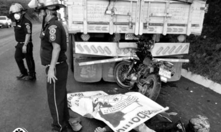 Mujer motorista muere al ser arrollada por un camión en Ruta al Atlántico