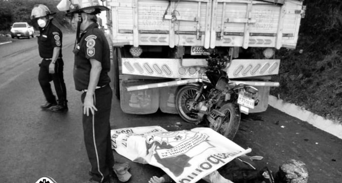 Mujer motorista muere al ser arrollada por un camión en Ruta al Atlántico