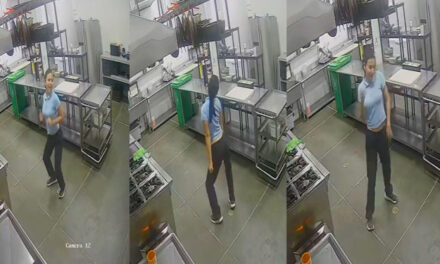 Mujer baila en su trabajo y jefe la descubre por medio de las cámaras (Video)