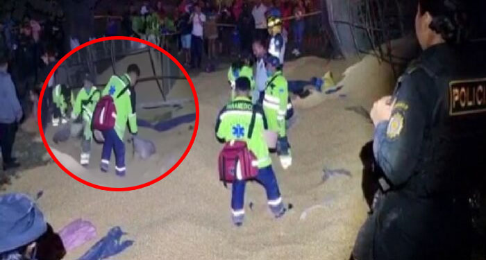 Camión de maíz volcó, personas se acercaron para robar y terminaron fallecidas (Video)
