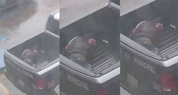 Policías olvidan a detenido en la parte trasera de pickup en plena lluvia (Video)