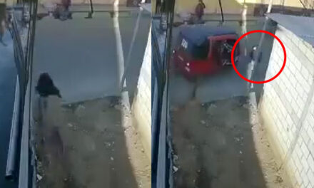 Momento en que niño es arrollado por un Tuc Tuc en Chimaltenango (Video)