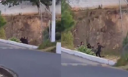 Momento en que Agentes de la PNC bajo efectos de alcohol protagonizan fuerte pelea (Video)