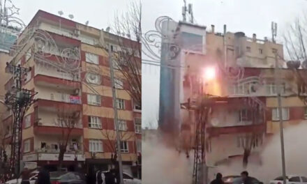 Momento en que edificio colapsa en Turquía con varias familia dentro (Video)