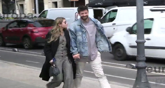 Momento en que Clara Chía se estrella en una valla cuando de la mano de Piqué (Video)