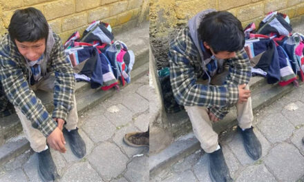 Niño que vendía trapeadores fue asaltado en Chimaltenango y llora por su mercadería