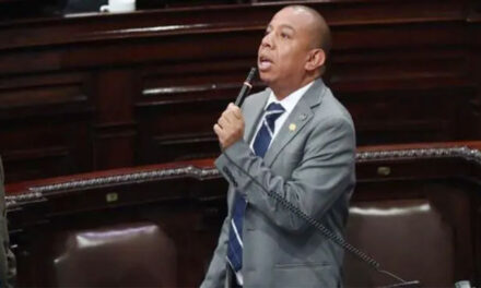 Aldo Dávila le saca los trapos al sol a los magistrados por gastar dinero de los guatemaltecos (Video)