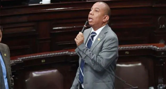 Aldo Dávila le saca los trapos al sol a los magistrados por gastar dinero de los guatemaltecos (Video)