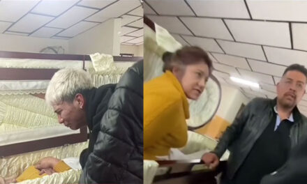 Momento en que mujer se levanta del ataúd en pleno velorio (Video)