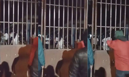 ¡URGENTE! Encapuchados sacan a la fuerza a estudiantes en Quetzaltenango (Video)