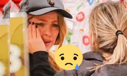 Shakira es captada llorando desconsolada dentro de un restaurante en Nueva York