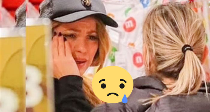 Shakira es captada llorando desconsolada dentro de un restaurante en Nueva York