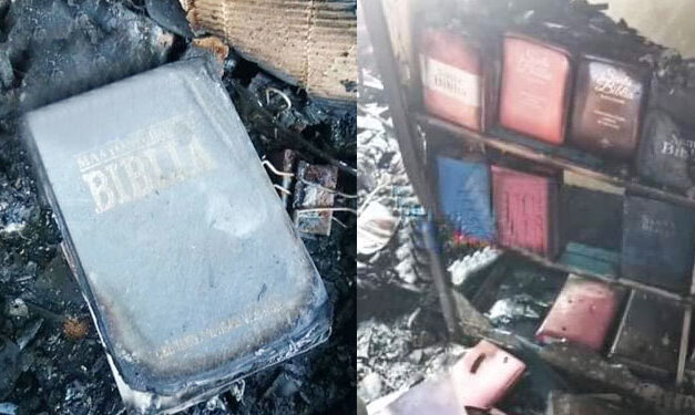 ¡URGENTE! Librería queda totalmente calcinada y las biblias quedan intactas
