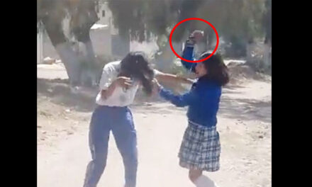 Capturan a estudiante que golpeó a su compañera hasta causarle la muerte (Video)