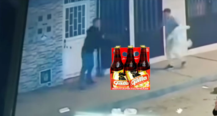 Amigos se van a los golpes por una copa de licor y uno de ellos resultó muerto (Video)