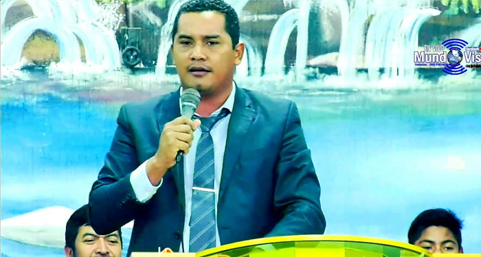 Pastor Carlos Rivas le manda fuerte mensaje a las mujeres que usan pantalón (Vídeo)