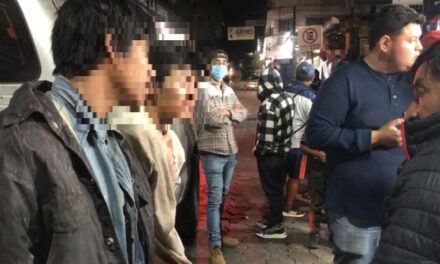 Delincuentes son vapuleados y luego son entregados para que les apliquen el “Castigo Maya”