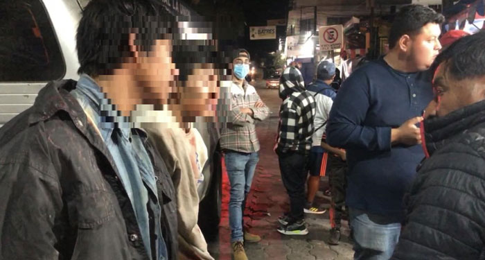Delincuentes son vapuleados y luego son entregados para que les apliquen el “Castigo Maya”