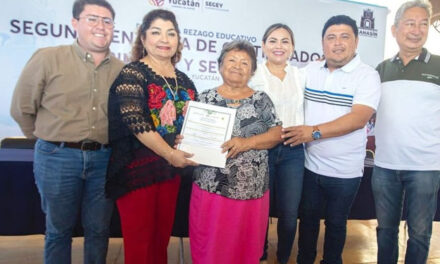 Abuelita se vuelve viral al cumplir su sueño de graduarse a sus 77 años (Video)