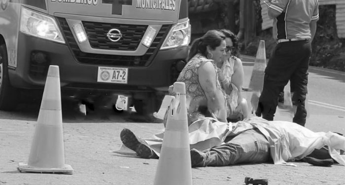 Bombero muere al ser arrollado por un camión que se dio a la fuga