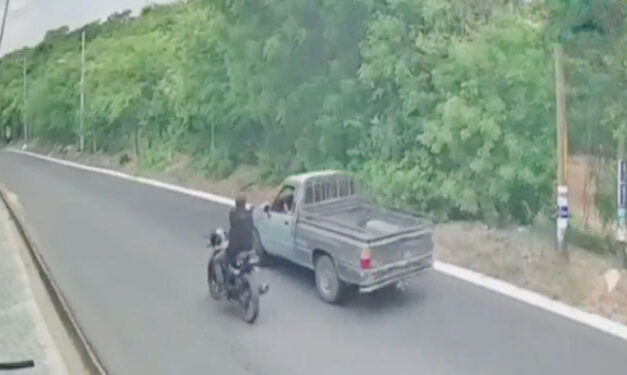 ZACAPA: Momento en que hombre es asesinado por un sicario cuando iba en su vehículo (Video)