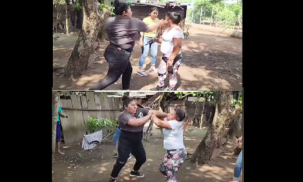 Dos mujeres se van a los golpes, supuestamente por el amor de un hombre (Video)