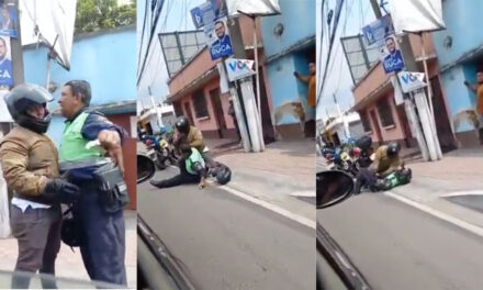 Momento exacto en que motorista golpea a una PMT por una supuesta multa (Video)