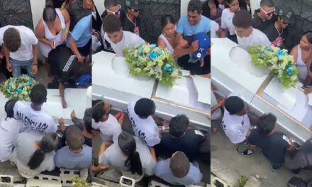 Familiares rompen el ataúd de su padre en pleno entierro porque no les dejó herencia (Video)