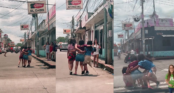 Mujeres en estado de ebriedad casi son arrollados por un vehículo (Video)