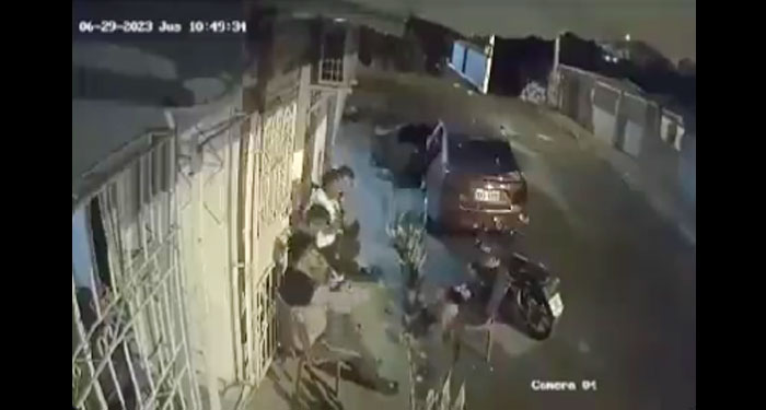 Hombre realizó un disparo al aire y terminó matando a su mejor amigo (Video)