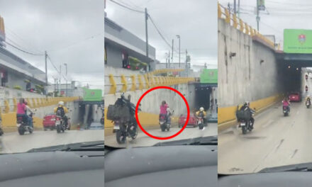 Mujer se vuelve viral al ser captada peinándose a bordo de una moto en movimiento (Video)