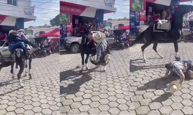 Pareja sale volando del caballo en medio de un desfile hípico en Chiquimula (Video)