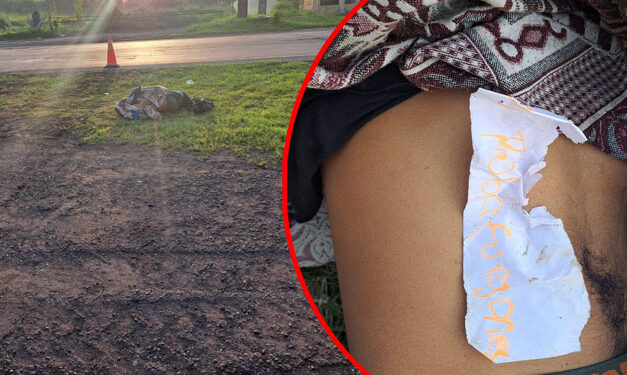URGENTE: Sicarios abandonan cadáver con un manuscrito del motivo del asesinato