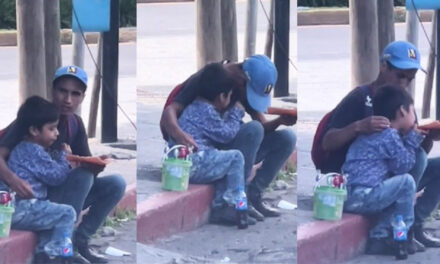 Padre hace una oración junto a su hijo antes comerse un “CHICHARRÓN” En la calle (Vídeo)