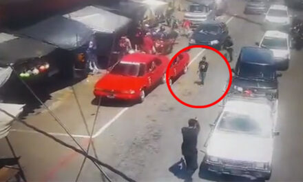 MIXCO: Momento en que sicario es abatido a tiros por agentes de la PNC (Video)