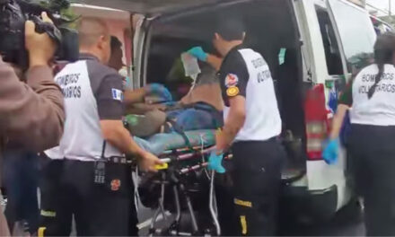 URGENTE: Sicarios atacan a balazos a familia en avenida Elena zona 1 (Video)