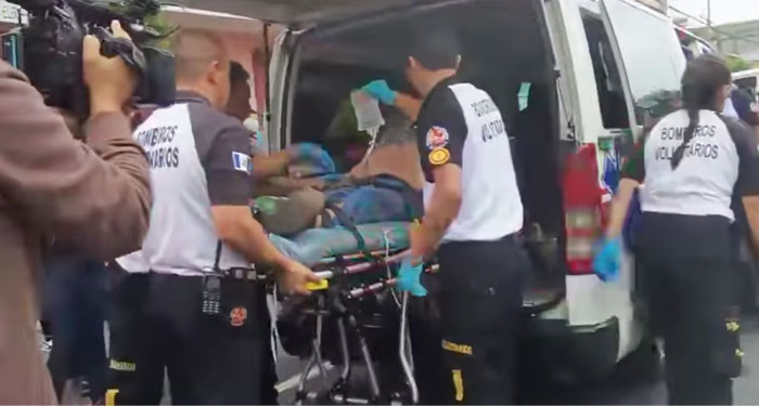 URGENTE: Sicarios atacan a balazos a familia en avenida Elena zona 1 (Video)