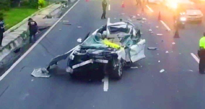 Conductor en supuesto estado de ebriedad impacta contra un camión (Video)